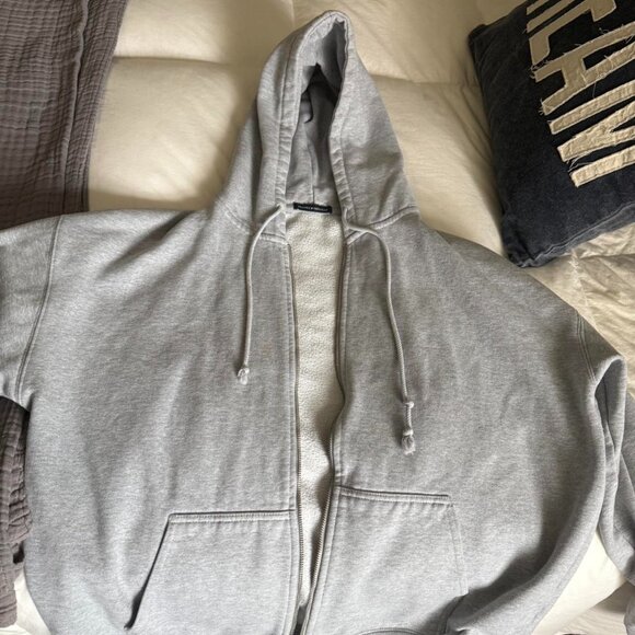 Brandy Melville Women's Grey Hoodie - Picture 2 of 3
